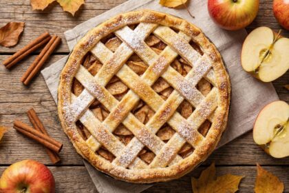 Szarlotka na kruchym cieście